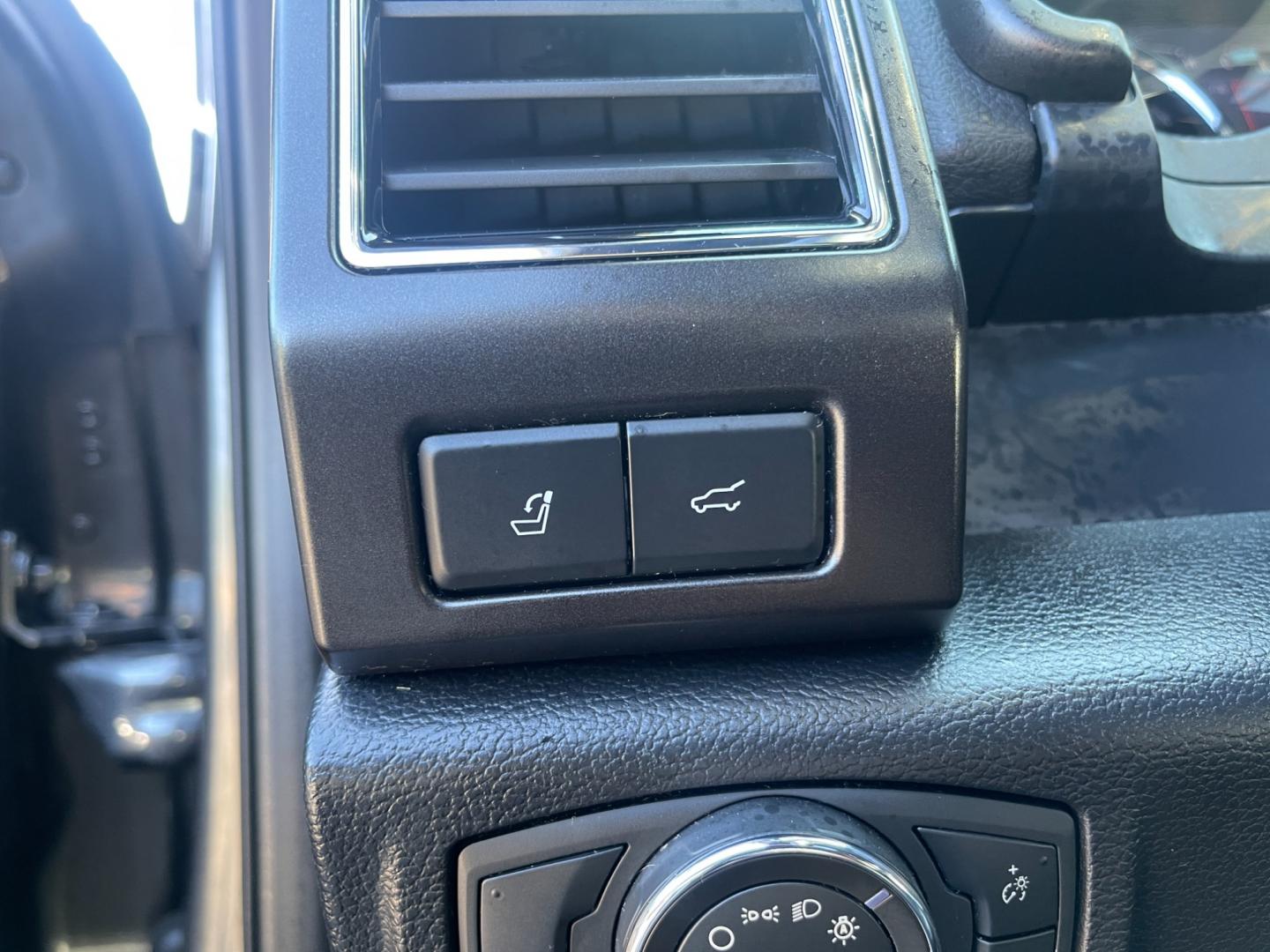 2021 Gray /Black Ford Expedition Limited 302A 4WD (1FMJU2AT0ME) with an 3.5L V6 DOHC 24V TWIN TURBO engine, 10 Speed Auto transmission, located at 11115 Chardon Rd. , Chardon, OH, 44024, (440) 214-9705, 41.580246, -81.241943 - Photo#23